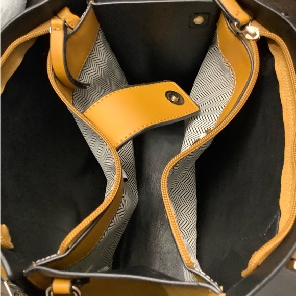 Kate & Alex crossbody purse - Picture 5 of 6